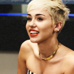 This account wouldn't be possible without @MileyCyrusBz. 
Your daily source for Miley Cyrus Pictures.