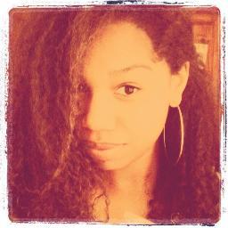 18 ans Paris Originaire de la Réunion Étudiante   Snap:lisainfinity