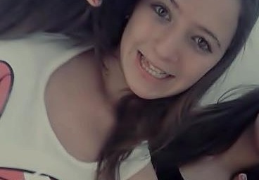 .Loira,Olhos verdes,gosto de dançar e etc..