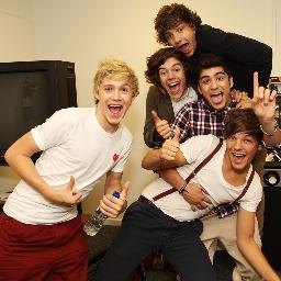 I love @onedirection that's all I can say!!!!! a #mccurdian,#arianator and #directioner @jennettemccurdy and @carlyraejepsen followed me!!!!!