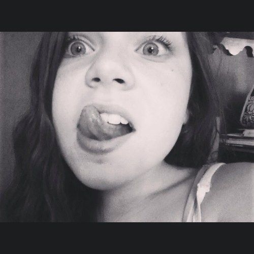 Its layla 
Country girl 
Blue eyes 
S.T.❤❤❤❤ 
Asdfghjkl : himmm ❤❤
Taylor swift ❤ 
Bruno Mars ❤