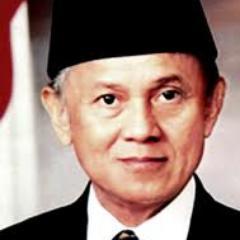 Official BJ Habibie . Follow saya yah ... 
Selalu Mendoakan Istri Tercintaa