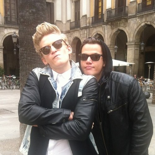 Tweeting the newest information about Cody! Interviews, videos, performing dates, songs, quotes, photos and more. #Simpsonizers