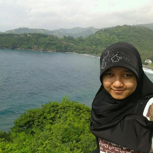 simple, random, moody, dreamer, loner, introvert, seriesAddict, fantasyLover. keep learning to become a good wife ^_^