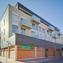 Apartamentos y estudios a la venta y en alquiler en La Ñora (Murcia), junto a la universidad UCAM. 
Facebook: http://t.co/TNMsHEqgDT