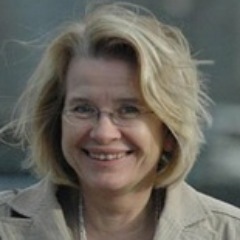 A nurse in the home care in Oslo, a mom, in a relationship. http://t.co/KodyLHifqi
 http://t.co/LgXkOC0gTL