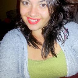 “E com um simples sorriso, eu disfarço aquilo que me convém.”
