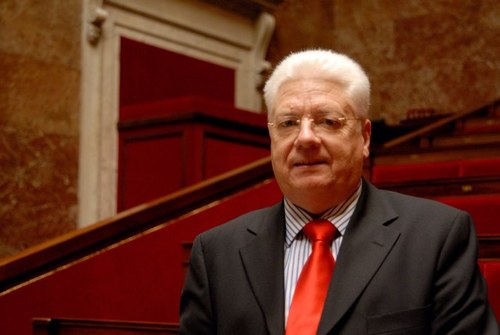 Ancien député du Pas-de-Calais  élu dans la huitième circonscription de juin 1997 à juin 2017. Membre honoraire du parlement .Maire honoraire d’Arques .