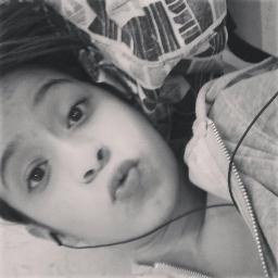 as pessoas , sempre vão tentar te derruba e quando voçê cair , cabe a voçê ficar no chão ou levantar ! ;]]