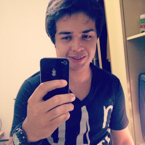 É o que as pessoas dizem [que o tempo muda tudo].Não é verdade.Fazer coisas é o que muda algo.Não fazer nada,deixa as coisas do jeito que eram. :)