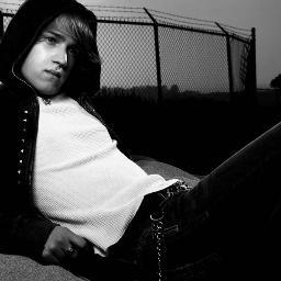 Hii sou Jason Dolley, sou solteiro procuro uma pessoa #sincera e amo meus Fãs e obg por me seguir  =D