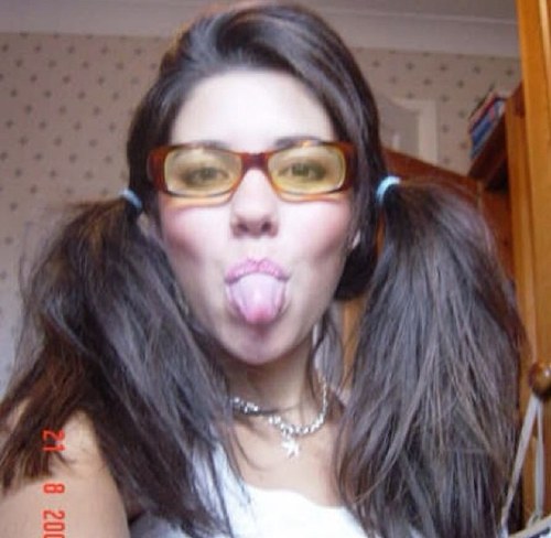 chllo21's profile picture. middle school was rough