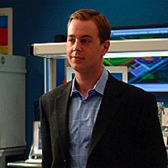 I work for NCIS as a junior field Agent. I have many nicknames. I love writing. I have a younger sister. (NCIS/RP/+18)