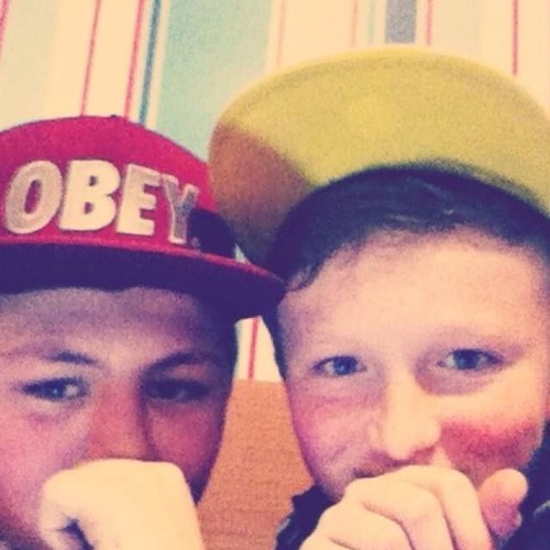 Follow me i follow back instantly :D