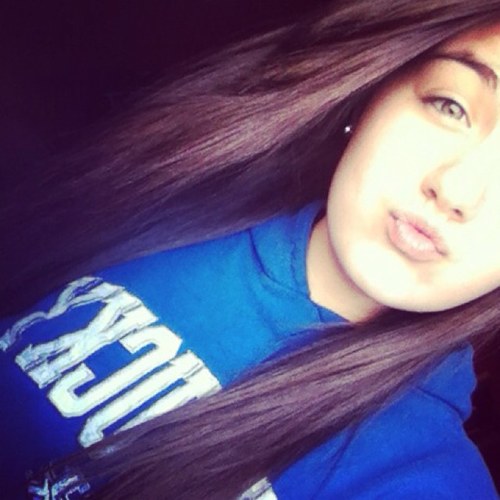 Hi. Im Dori. (: & I am in freakin' love with Justin Bieber. (: #teamBieberforlife #teamJB