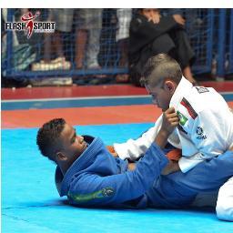 AMO MEU FILHO E MEUS SOBRNHOS,JIU-JITSU É O ESPORTE QUE AMO.