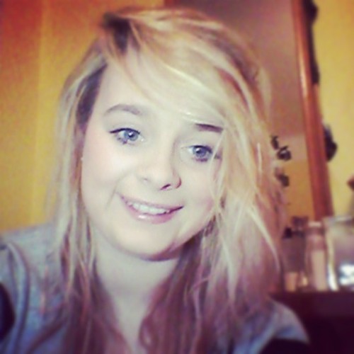 jenni64385102's profile picture. follow me and I will follow you back