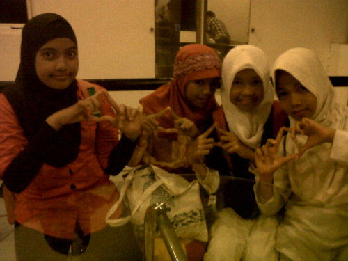Love Allah SWT | love Muhammad SAW | love family | love friend |Simple Girl | Part Of Accelcogen~Tzanel | Einsteiner | Sudirman II |