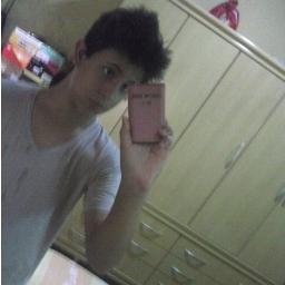 Eu Não preciso de Muitos amigos só algums .... Com aqueles quais eu Realmente Possa Contar !!!