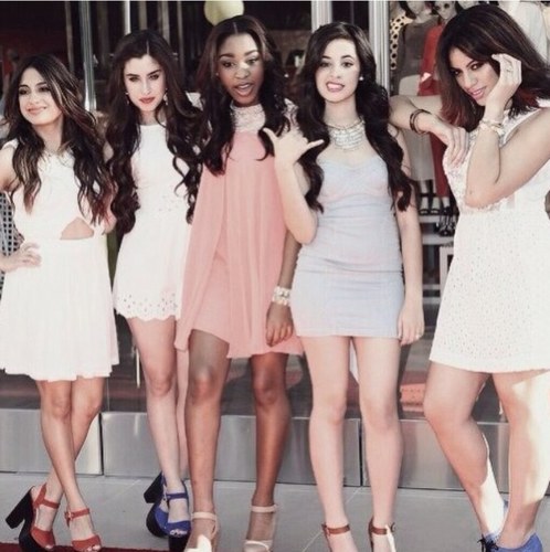 Love 5 gorgeous girls who sing amazingly and love to twerkk do you know them by any chance?