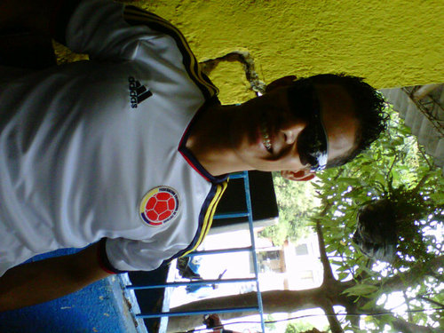 Soy muy divertido, alegre y pa las q sea con quien sea.... Jjjj ;)