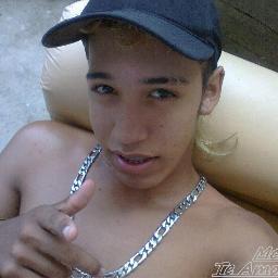 Moreno , alto, bonito e sensual  , talvez eu seja solução dos seus problemas,carinhoso. lindão e social.