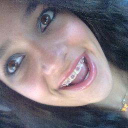 não se iluda em um sorriso pois o coringa mata rindo (: