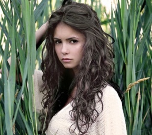 The Original Petrova. Fell in love with Elijah and Niklaus. Had a child out of wedlock, continuing the Petrova Bloodline. #HumanityOFF [Single]