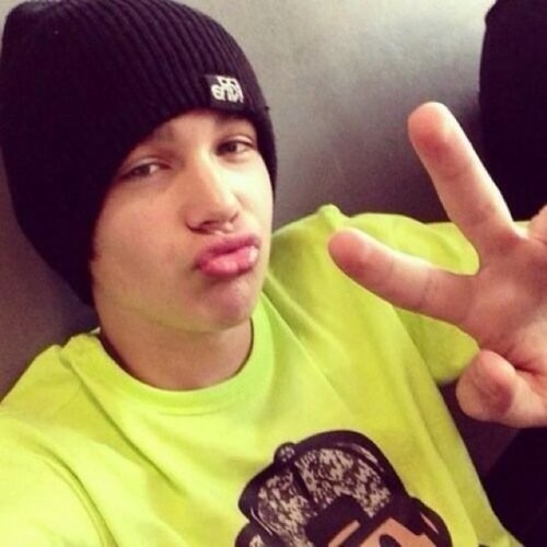 Here's to the Mahomies that will be here till the end.♥ I'M NOT AUSTIN. Follow him: @AustinMahone. Relate to my tweets? Retweet them!