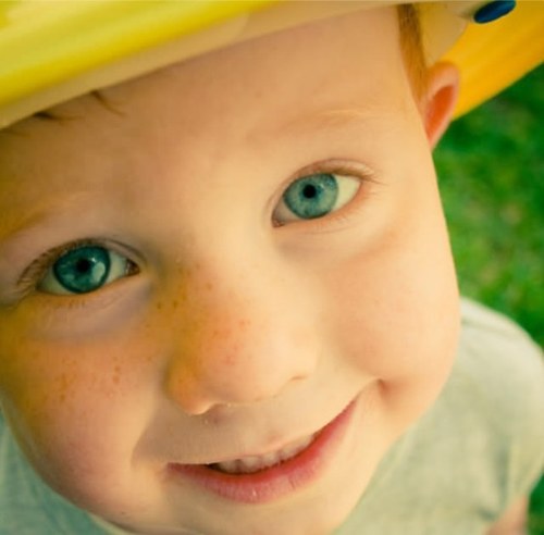 We visit nurseries and capture stunning natural photographs of the little angels in our lives. Fun with props and no boring backgrounds!