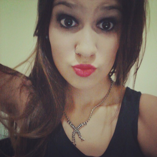 Sou como você me vê, posso ser leve como uma brisa ou forte como uma ventania, depende de quando e como você me vê passar. (C.L)