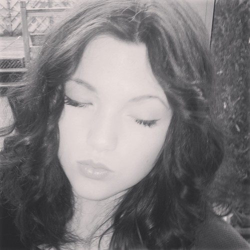 robynn2206's profile picture. hate bios dont even see the use tbh