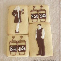 I love to bake & recently discovered the magic of sugar cookies & royal icing. Now i see the world through sugar transfer glasses!