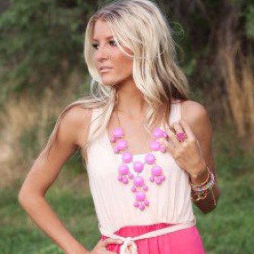 Southern belle. Raised in Bama'. #rolltide Sorority belle. Proud Republican