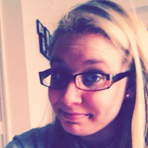 Katy schulze love .
21 years old . 
Have a daughter lily whos almost 2 .
I love to have fun & chill . (: