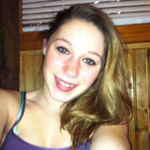 I love to sing(: anddd I AM A HUGEEE BELIEBER!!!!!!!!!!!!