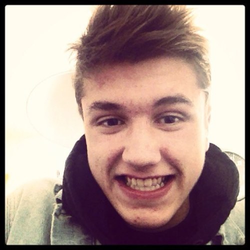 GapGapin's profile picture. L'amour n'est que l'invention de l'Homme pour se sentir aimé une fois dans sa vie.!