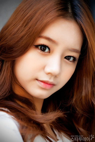 ANAK BUNGSU GIRLS DAY 1994LINER LIAT BIO?IS MAI VENS ._.)/ MORE?CALL 70143 TERUS?HUBUNGIN KE FAV! GAK NGERTI? DERITA ANDA (._.) INI BIO KU APA BIO MU(?)