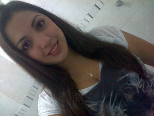 Vou mostrando como sou e vou sendo como posso, Jogando meu corpo no mundo, Andando por todos os cantos..