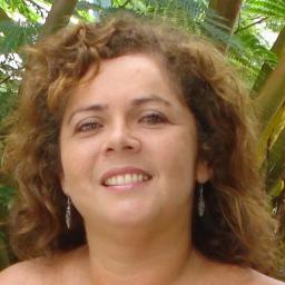 Professora de História, Sociologia e Filosofia, atuando também com tecnologia educacional.