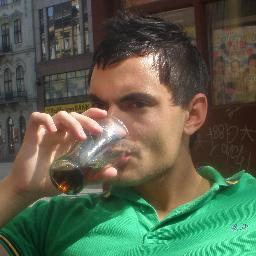 Polingeniero y futuro economista. Lo que en verdad me gusta es el fitness y la fauna. Lo demás sólo es para poder comer.