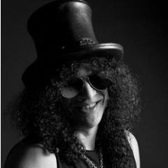 @Slash followed 10/04/2013. Saw him 13/02/2013. Slash is my god and all my world. follow if your too. keep rock! iiii]; )'