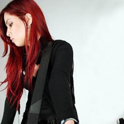 uma menina com um amor infinito pela @pitty_leone (01/11/2012)