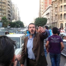 بيقولوا مهندس بس انا معمارى . ساعات قليل الادب وساعات تانيه محترم مصرى حتى النخاع ومش حمشى واسيب البلد دى حتى لو كان فى ده موتى