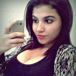Uma mulher facil, cede facil. Uma mulher dificil faz o homem querer ceder  =)