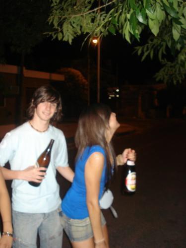 soy una chava buenisima onda, me encanta vivir la vida al maximo y me encantan los chicos jejeje