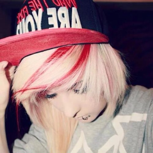 Pictures of the best hairstyles, shoes, make-up, cosplays,ect. Follow for the awesome.