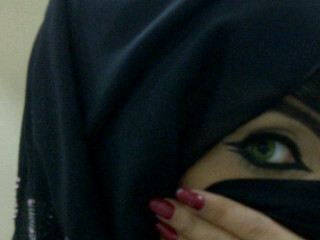 أنا ‏​‏​​‏​‏​‏​خققهہ بطريقهہ ملفتهہ ﺎستطيع دخول ﺎلقلوب بسهولهہ $ مزعجه ﺎمام اهلي وهادئه ﺎمام ﺎلناس .. ويختفيء خلف ذلك ﺎلازعاج ! براءهه قاتلهہ