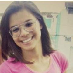 Cobra criada desde berço, cresci sabendo que não se vive só de amor, muito menos morre por ele.