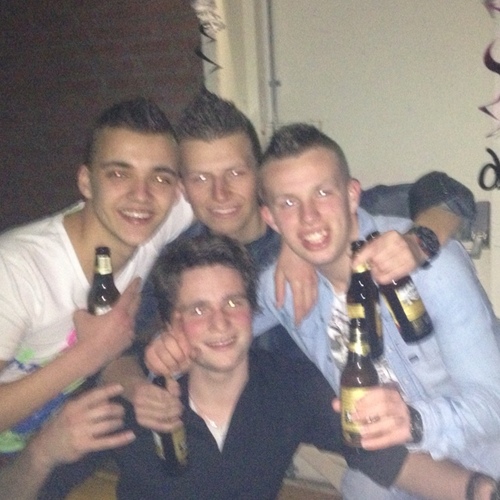 18 y/o
#bier #party 
Insta: RolfMarkus